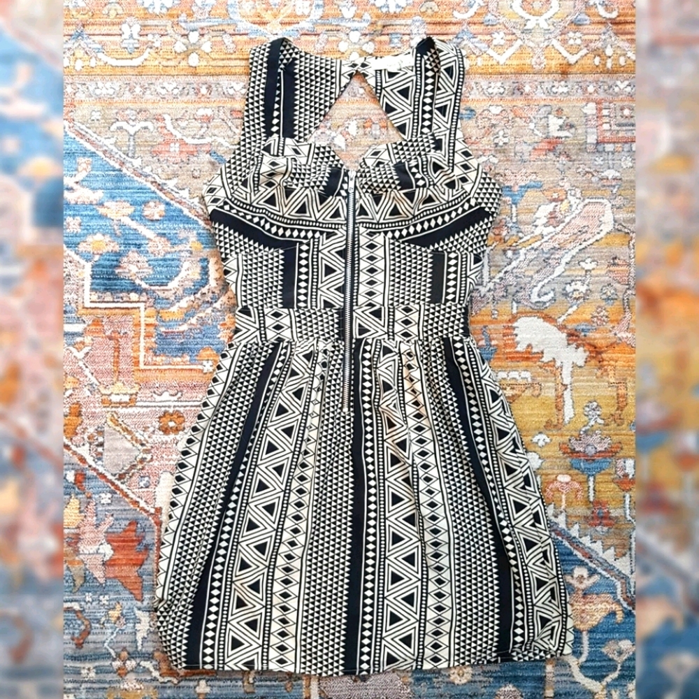 Geometric print zip up dress